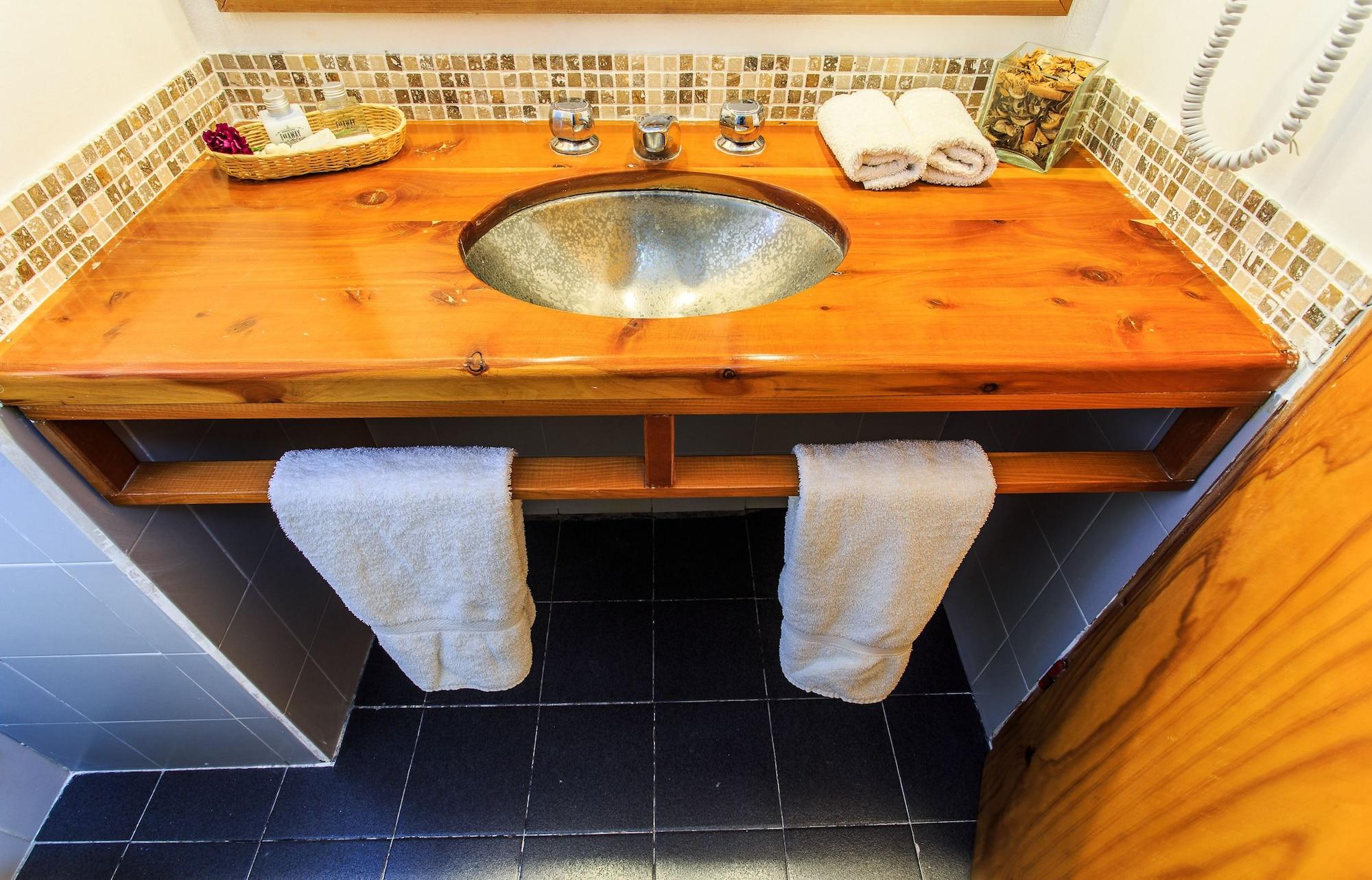 Faraway Inn 3*